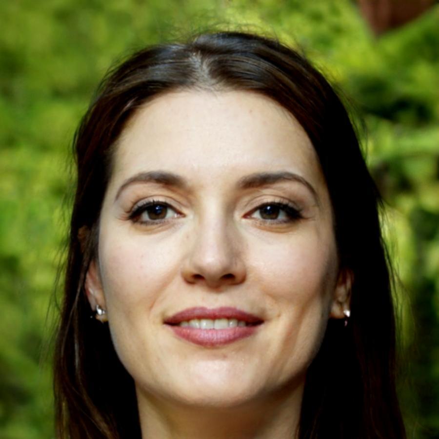 Erfahrene Finanzanalystin und Beraterin bei papoarierivo